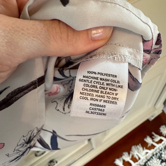 Chelsea 28 floral short sleeve top size small - Picture 3 of 4